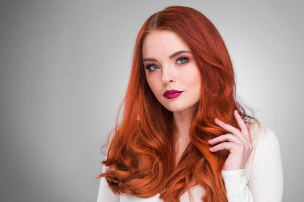 Beauty portrait of woman. Gorgeous sensual attractive pretty redhead sexy model girl, shiny wavy hair - 写真・画像