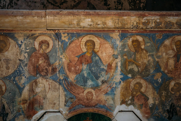 Αντίκες μεσαιωνική ορθόδοξη τοιχογραφία στην αρχαία εκκλησία - Φωτογραφία, εικόνα
