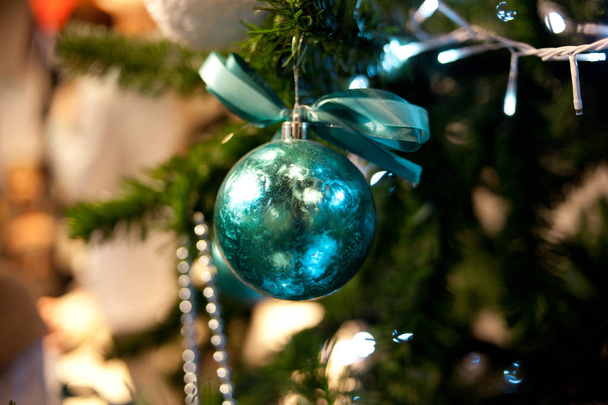 Blue ball on fir branch close-up - Foto, imagen