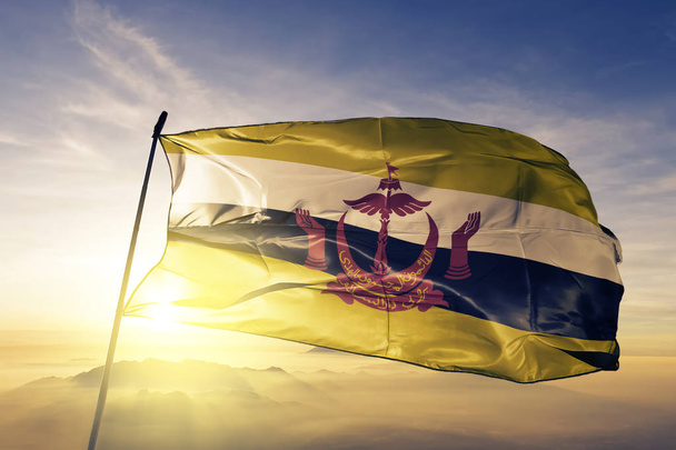 Brunei Darussalam állam nemzeti zászló szövet szövet integetett a tetején - Fotó, kép
