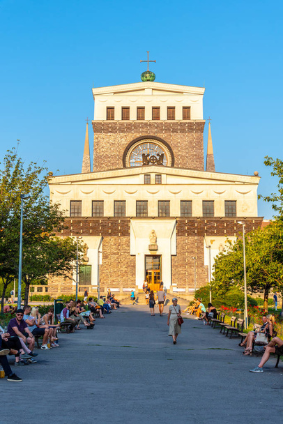 PRAGUE, CZECH REPUBLIC - AUGUST 17, 2018: Roman catholic Church of the Most Sacred Heart of Our Lord at Jiriho z Podebrad Square, Vinohrady, Prague, Czech Republic - 写真・画像