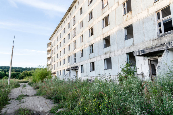 Old abandoned high-rise building. Crumbling residential building - Zdjęcie, obraz