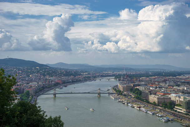 cityscape view of Danube river with beautiful sky in Budapest - Foto, Imagem