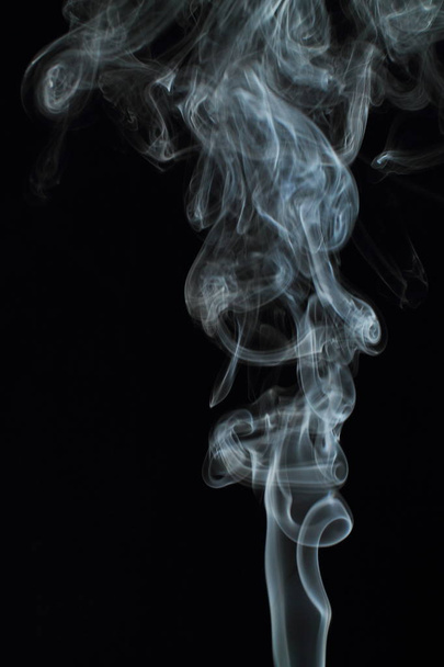 Texture fumée blanche sur fond noir - Photo, image
