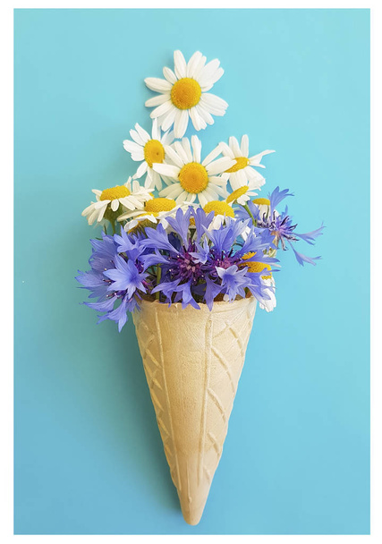 Waffle ice cream chamomile and cornflower on blue background - Фото, зображення