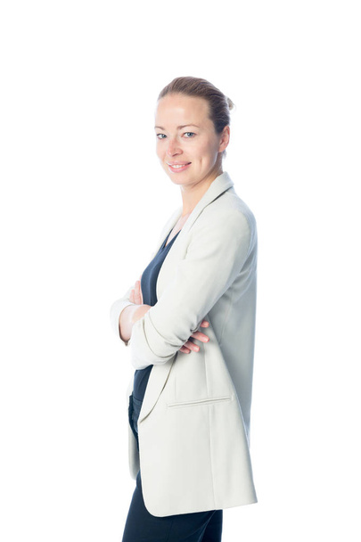 Business woman standing with arms crossed against white background. - Foto, Imagen