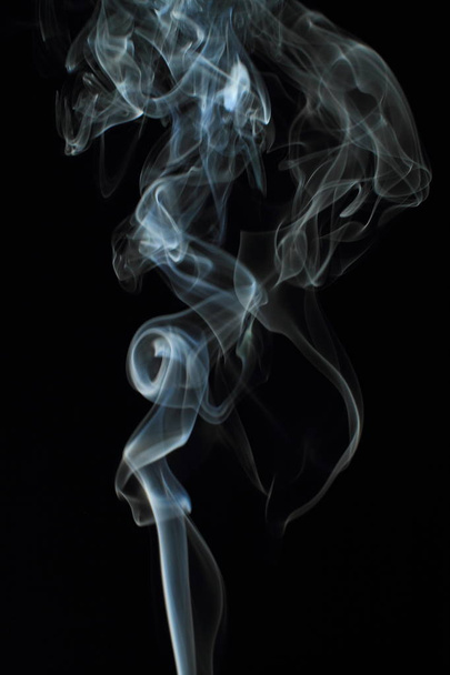White smoke texture on black background - Foto, afbeelding
