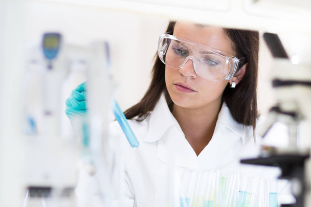Female chemist working in scientific laboratory. - Foto, immagini