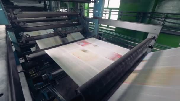 新聞印刷設備作業。4 k. - 映像、動画
