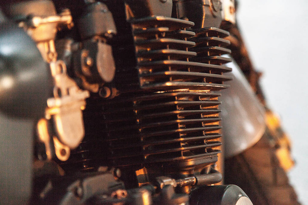 Uma foto de uma motocicleta parte close-up. Carburador
. - Foto, Imagem