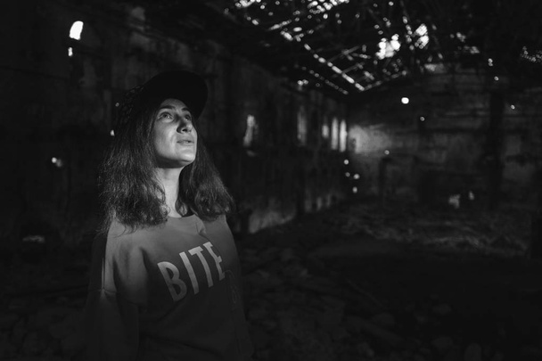 Portrait of a teenage girl posing in an abandoned building - Фото, зображення