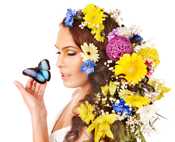 γυναίκα με λουλούδι και πεταλούδα. - Φωτογραφία, εικόνα