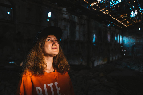 Portrait of a teenage girl posing in an abandoned building - Fotografie, Obrázek