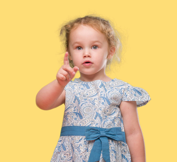 Beautiful blonde toddler gesturing - Фото, изображение