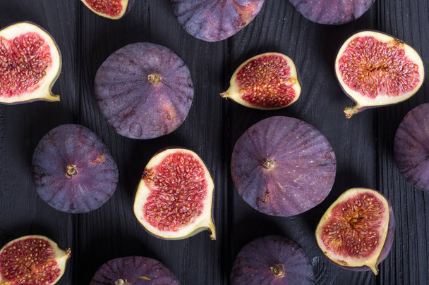 Fresh autumn fruit figs . Healthy food on rustic background - Foto, immagini
