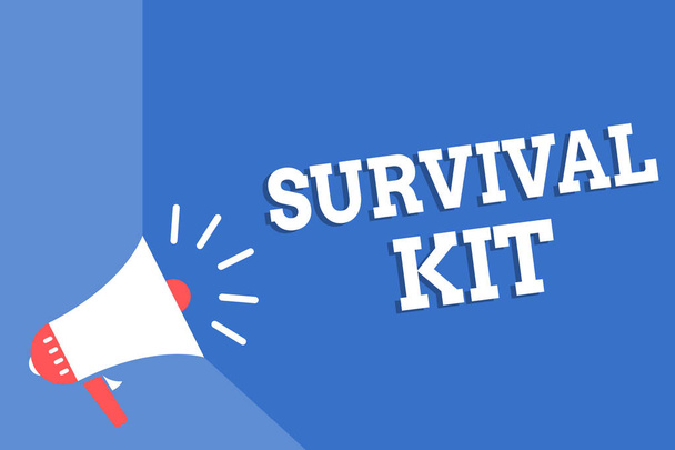 A kézírás szöveg írása Survival Kit. Koncepció, azaz vészhelyzeti berendezések gyűjteménye tételek, hogy segítsen valaki megafon hangszóró kék háttér fontos üzenetet hangosan beszél. - Fotó, kép