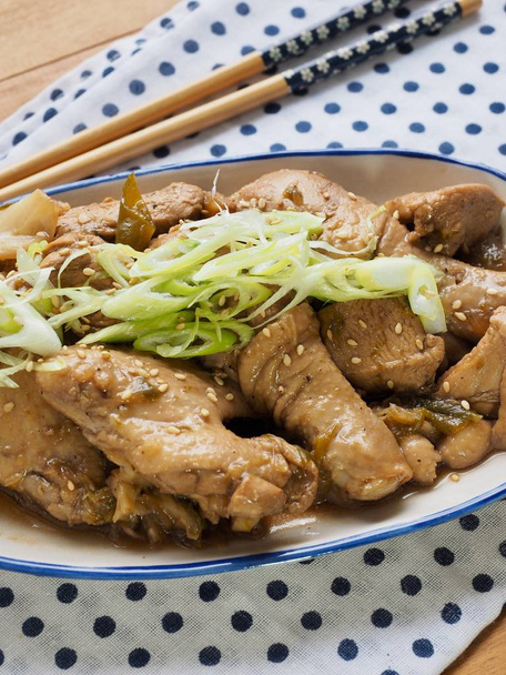 Comida asiática Frango cozido com molho de soja
 - Foto, Imagem