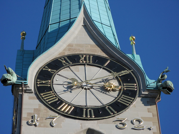 Alte Uhr auf der Spitze der Zürcher Frauenkirche - Foto, Bild