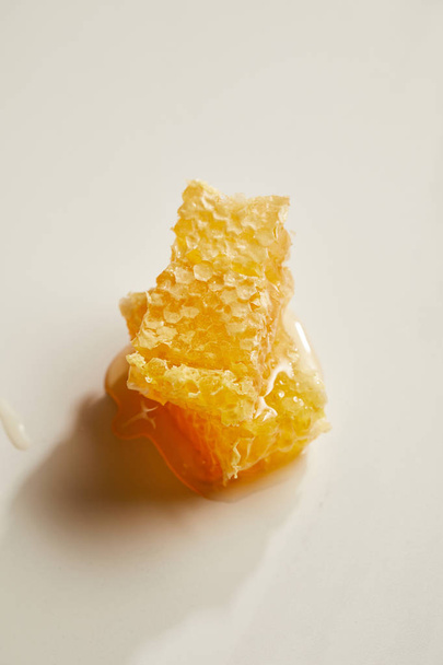 close up view of natural beeswax on white background - Foto, afbeelding