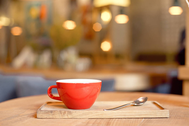 coffee cup on wooden tray on background of blurred modern cafe interior  - Foto, Imagen