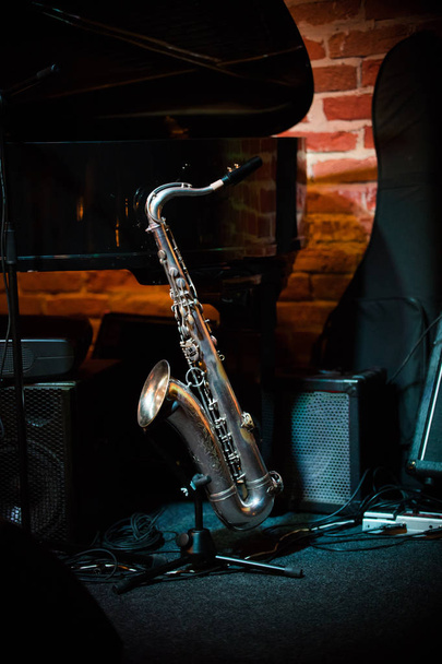 Beautiful saxophone stands on the stand on stage in jazz bar - Photo, Image