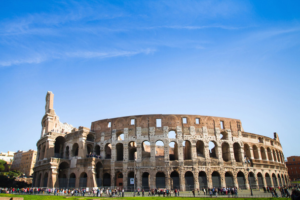 Italy, Coliseum in sunny day - Valokuva, kuva