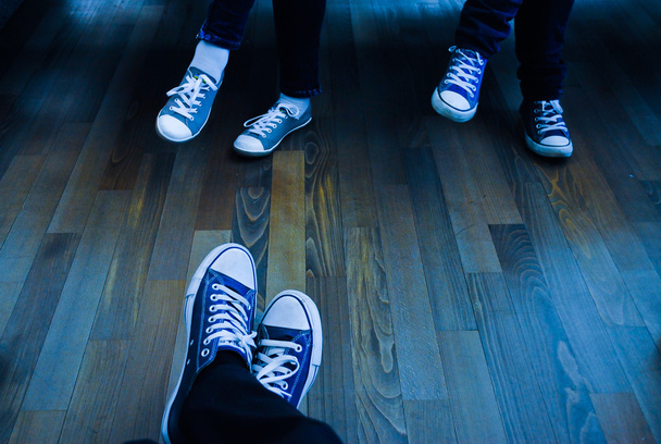schoenen op de vloer - Foto, afbeelding