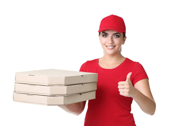 白い背景の上の段ボール箱でピザ配達の女性 - 写真・画像