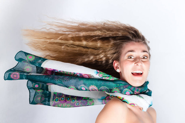 風に吹かれて女性の長い髪 - 写真・画像