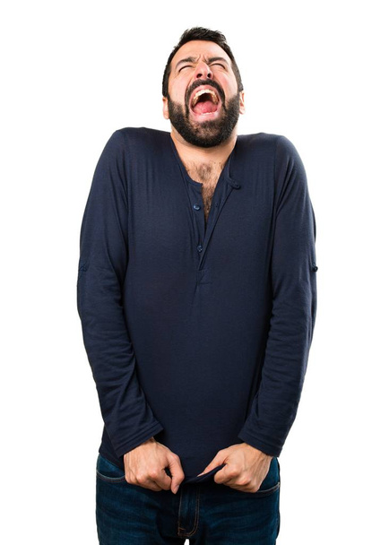 Knappe man met baard schreeuwen - Foto, afbeelding