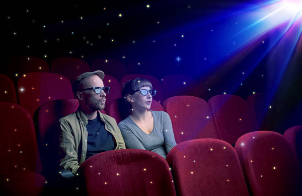 Encantador casal assistindo filme 3D
 - Foto, Imagem
