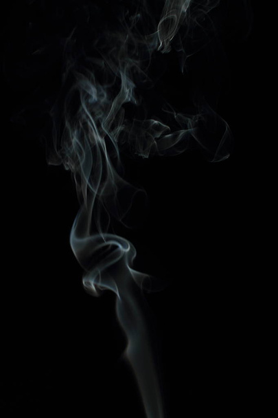 White smoke texture on black background - 写真・画像