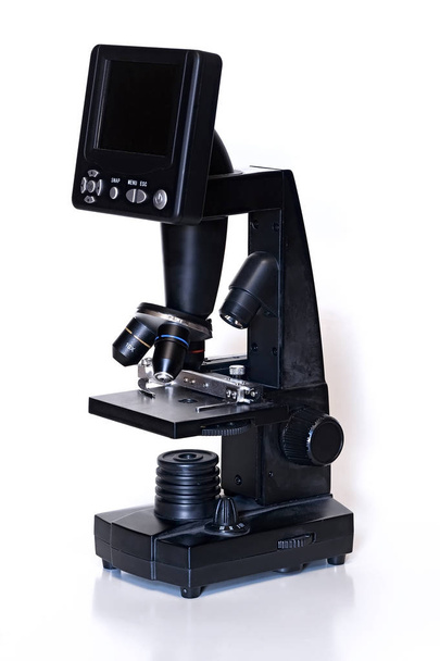 Microscopio electrónico con pantalla aislada sobre fondo blanco
 - Foto, Imagen