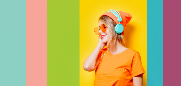 girl with orange glasses and headphones - Photo, Image
