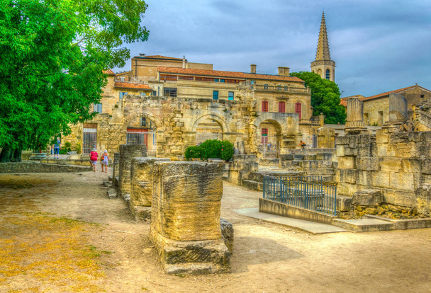 Ruines d'un théâtre antique à Arles, Franc
 - Photo, image