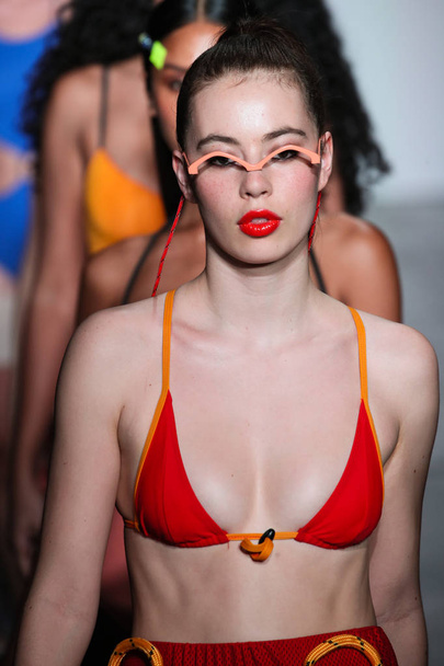 NEW YORK, NY - FEBRUARY 09: Models walk the runway finale for Chromat during New York Fashion Week: The Shows at Industria Studios on February 9, 2018 in New York City.  - Foto, Imagem