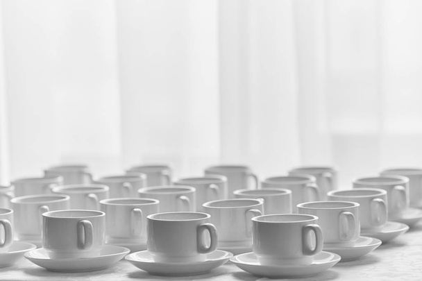 Many rows of pure white cup. Black and white - Valokuva, kuva