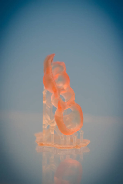 Mandíbula humana impresa en impresora 3D de fotopolímero. - Foto, Imagen