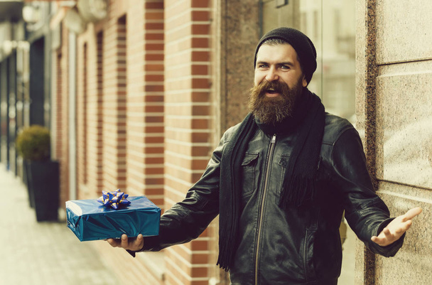 happy bearded man hipster with present box in leather jacket - Foto, imagen
