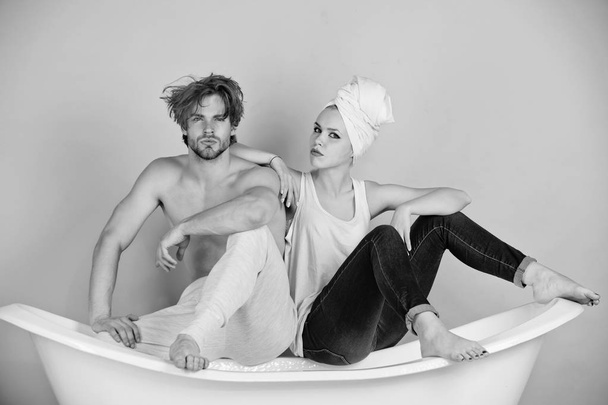 man and woman on bathtub, couple in love - Фото, зображення