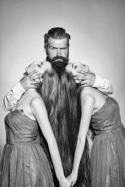 Bearded man and two women - Foto, Imagen