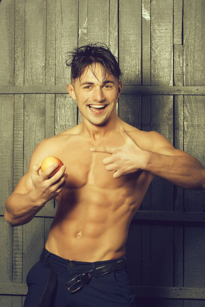 Muscular man with apple - Фото, зображення