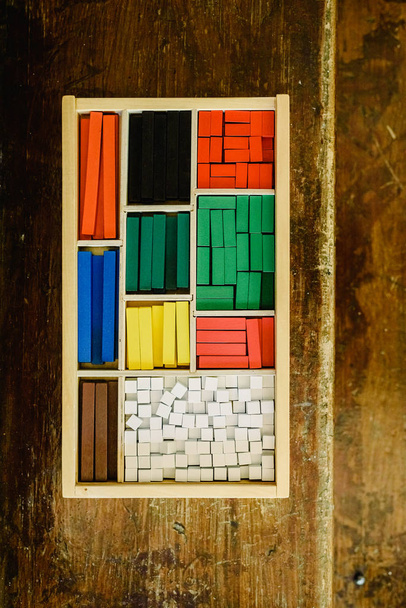 Farklı boyut ve şekil ve sayı oluşturmak için renk blokları. - Fotoğraf, Görsel