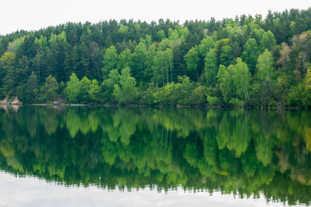 Lacs verts, six lacs dans le parc régional de Verkiai, Vilnius, Lituanie
 - Photo, image