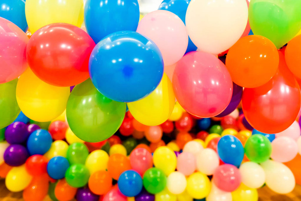 Набор цветных шариков для вечеринок и круглых свадеб
 - Фото, изображение