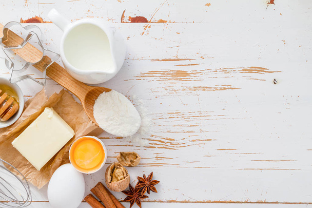 Ingredients for baking - milk, butter, eggs, flour, wheat - Foto, Bild