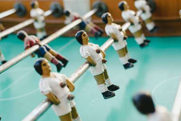 ляльки ретро фокстер'єрного столу для гри в настільний футбол
 - Фото, зображення