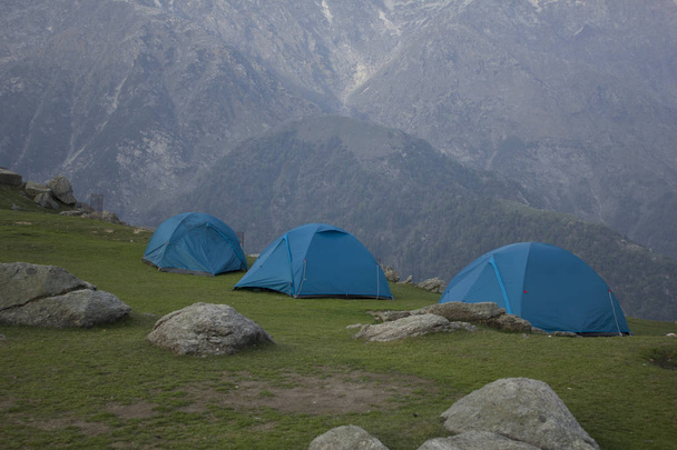 sátortábor a hegyekben - Fotó, kép