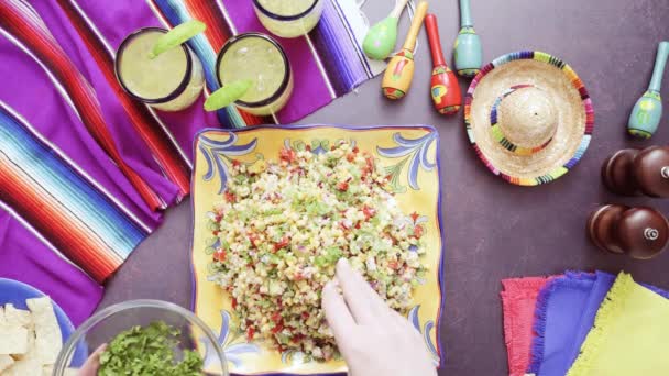 Przygotowywania domowych guacamole - Materiał filmowy, wideo