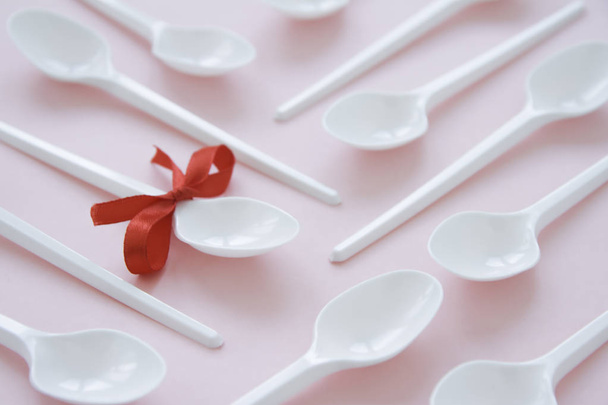 Minimalistic Photo of Plastic Spoons - Foto, immagini